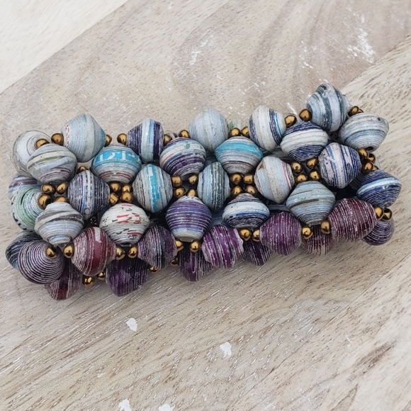 Painted Wooden Beaded Elastic Bracelet - Picture 3 of 4